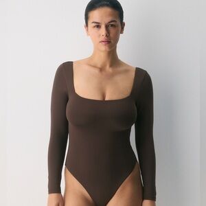 NWT Aritzia Babaton Contour Squareneck/Headway Bodysuit